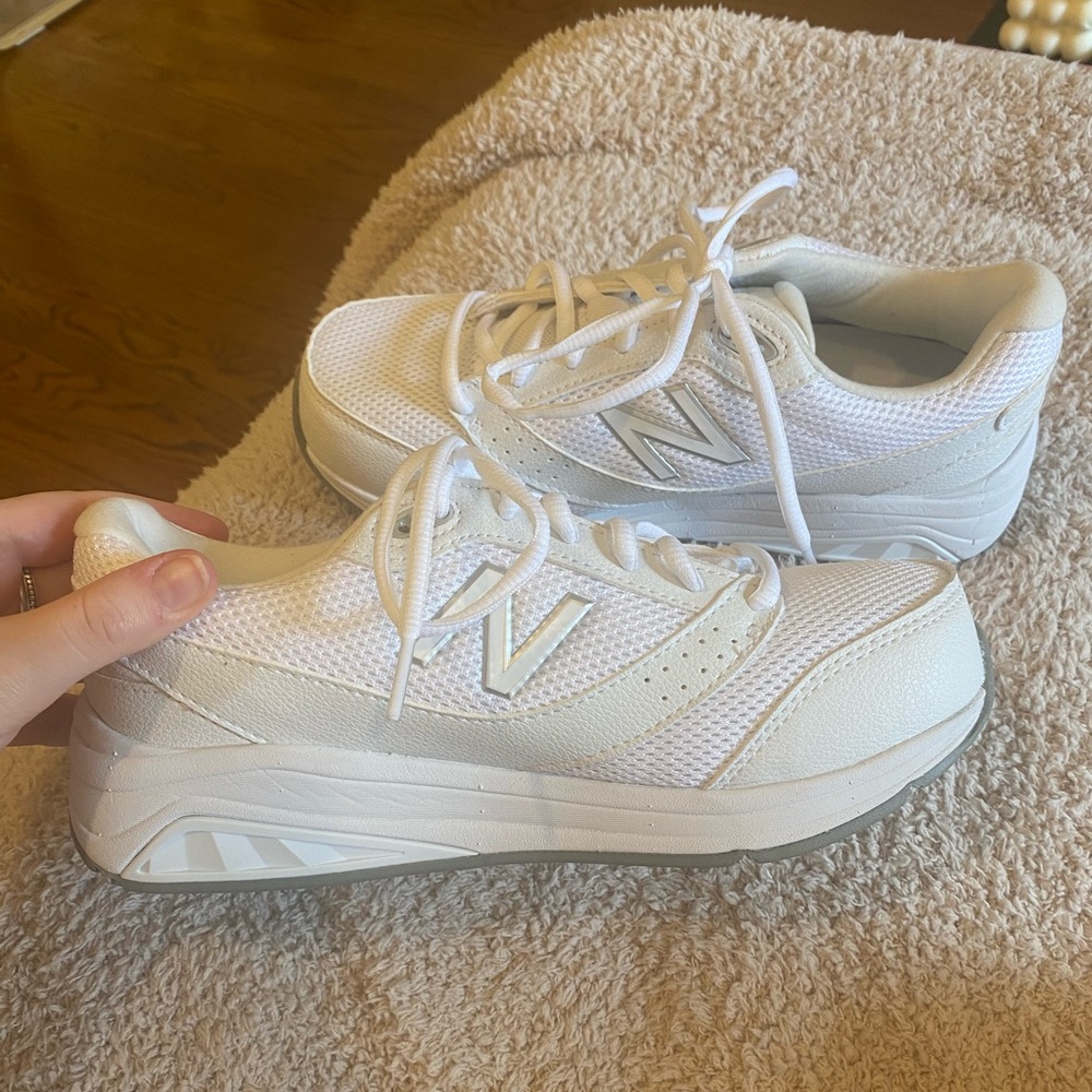 NWT New Balance Women’s Sneakers